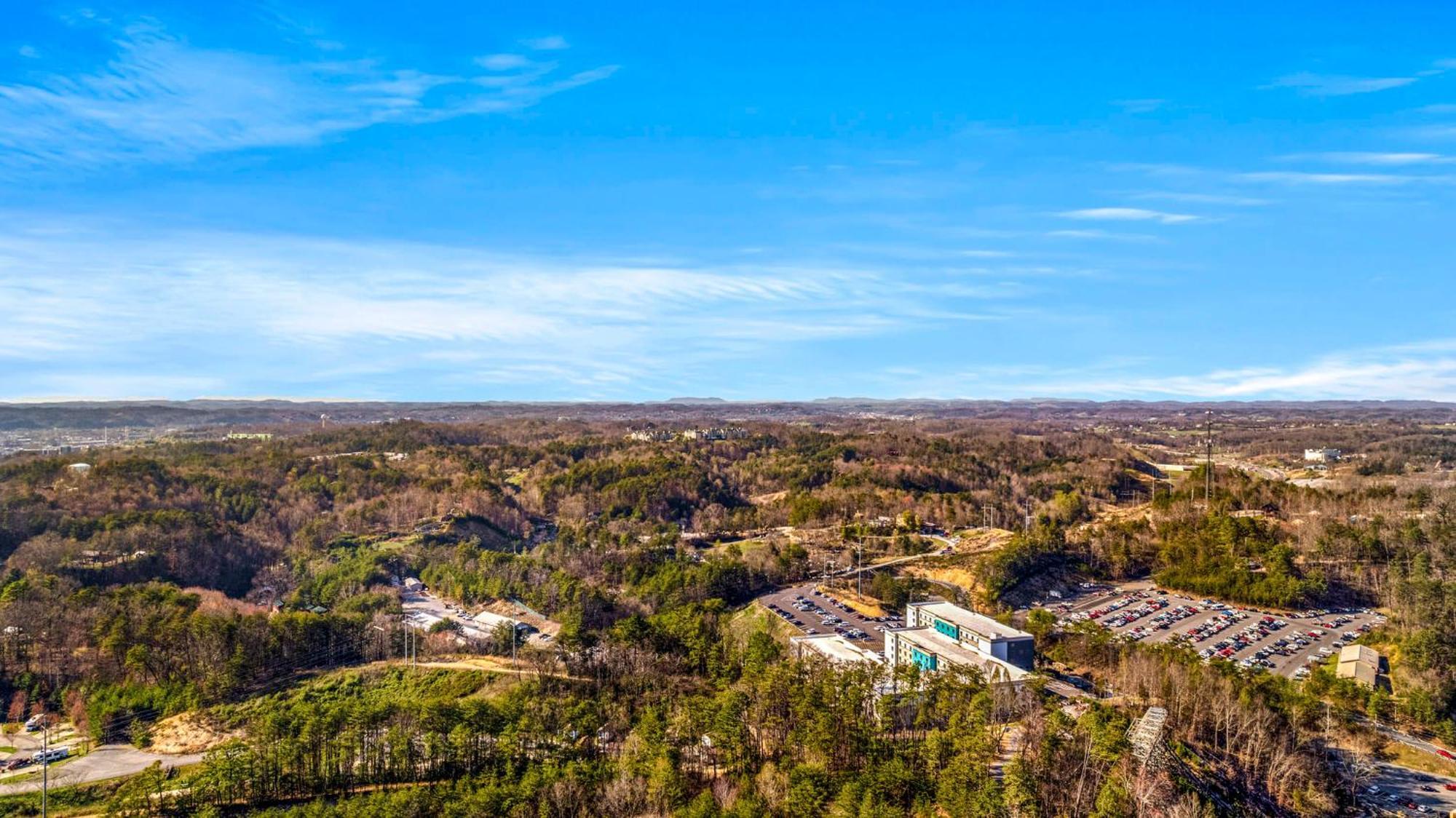 Pinecrest Townhomes-1King-2Queen Unit-Updated Pigeon Forge Exterior photo